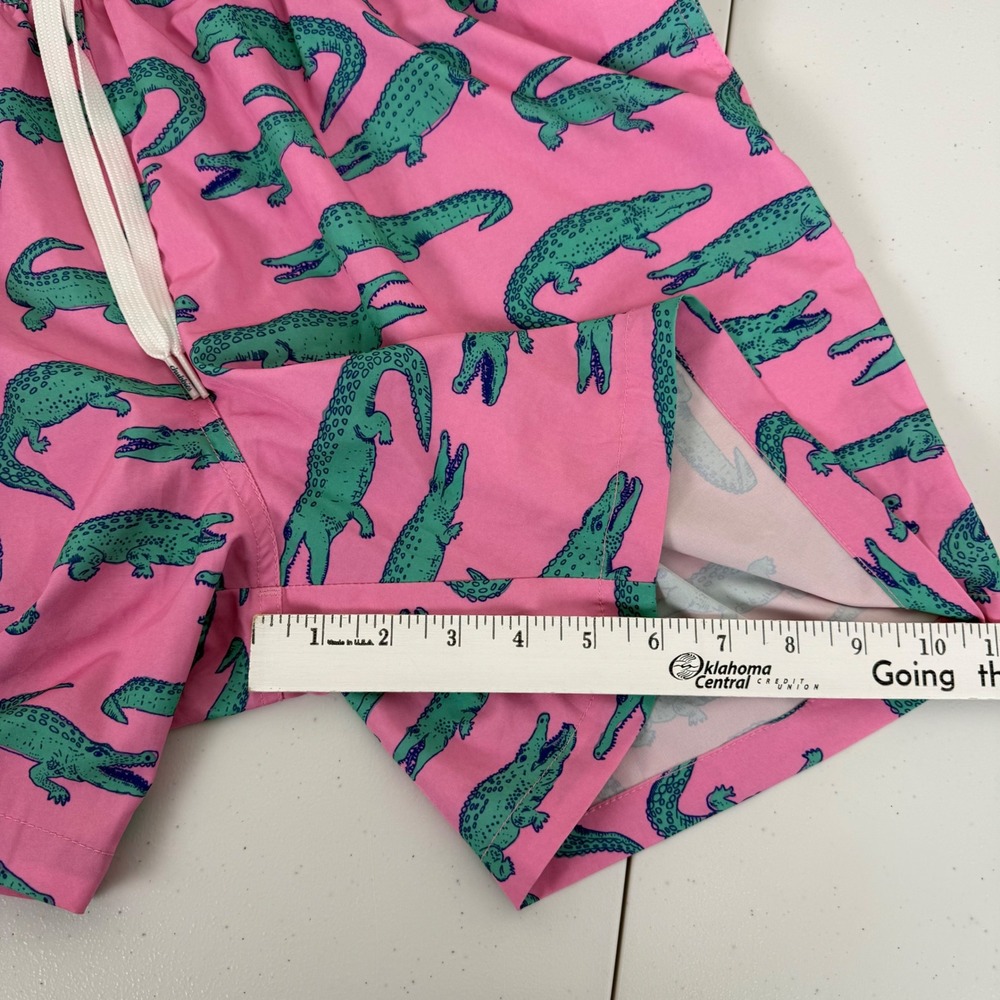 Chubbies Mens 2XL 5.5‎ in Inseam Alligator Print Swim Trunks Shorts Pink Green - Picture 4 of 6